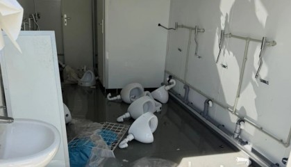 乐竞体育-图片报：不满红牛集团，门兴球迷把RB莱比锡主场的厕所给砸了